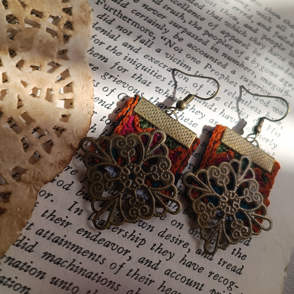 گوشواره سنتی گلیمی مدل حنا