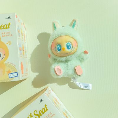 عروسک شانسی لبوبو مدل have a seat یا نشسته