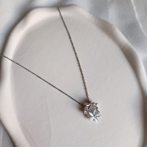 گردنبند استیل گل پنج پر