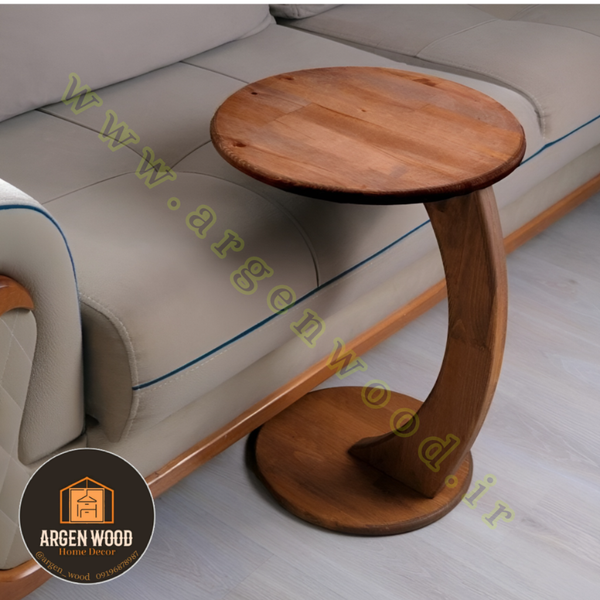 عسلی جلو مبلی ایستاده و میز لپ تاپ (کافی بار ایستاده)