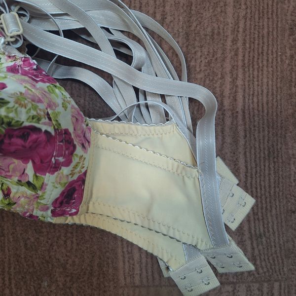 12 عدد سوتین دخترانه سایز 60 و 65 کش باریک