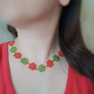 گردنبند گل منجوقی