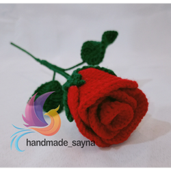 شاخه گل رز با برگ