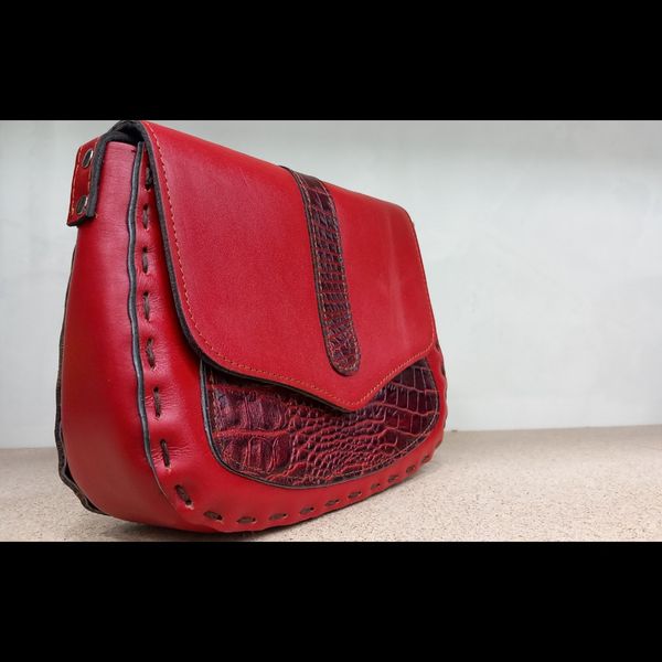 کیف چرمی دوشی زنانه مدل گلاره،پروانه ، برگ چناری