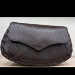 کیف دوشی بنددار زنانه چرم طبیعی مدل پروانه رنگ متنوع