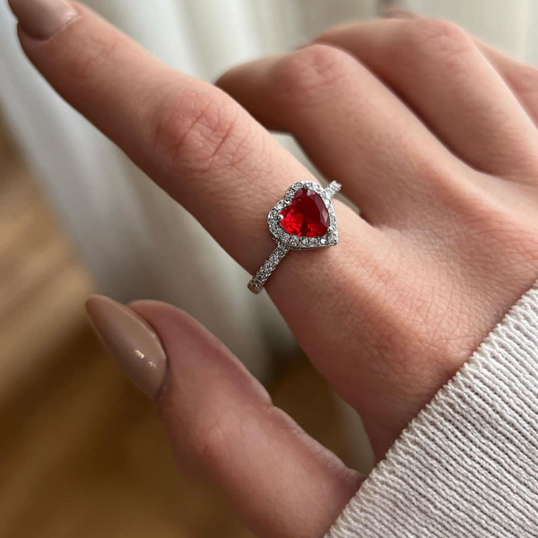 انگشتر جواهری قلب قرمز