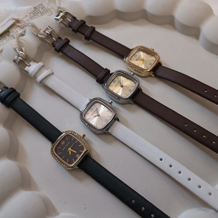 ساعت بند چرمی صفحه مربع وینتیج