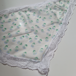 مینی اسکارف سه گوشه دور گیپور با گل های آبی