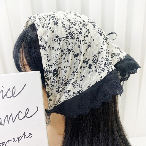 مینی اسکارف سه گوشه دور گیپور گل های مشکی