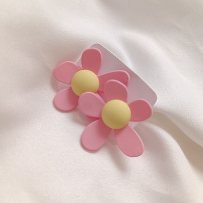 گوشواره گل بزرگ صورتی