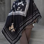 روسری طرح گل زنبق مشکی  رنگ