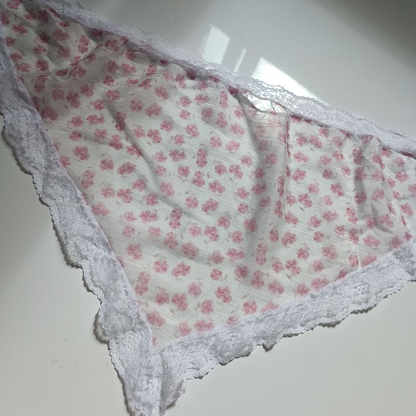 مینی اسکارف سه گوشه دور گیپور مدل گل های کالباسی