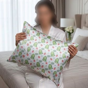 روبالشتی ساتن ابریشم وارداتی طرح دایناسور توت‌فرنگی