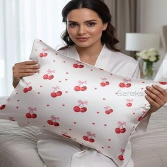 روبالشتی ساتن ابریشم وارداتی طرح توت فرنگی