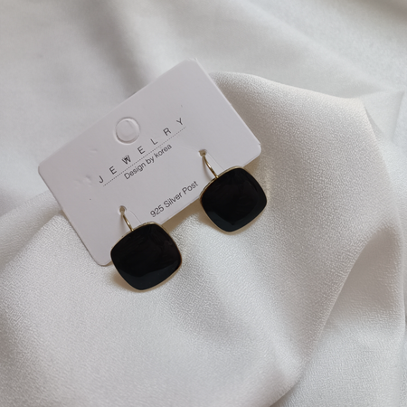 گوشواره نگین مشکی