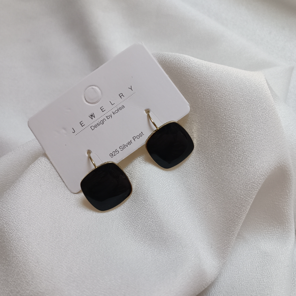 گوشواره نگین مشکی