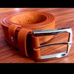 کمربند چرم طبیعی با سگگ زبانه دار و رنگ عسلی