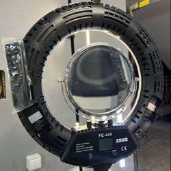 رینگ لایت 80 وات زئوس مدل ZEUS FE-440 همراه سه پایه نور (45 سانتی متر،80 وات)