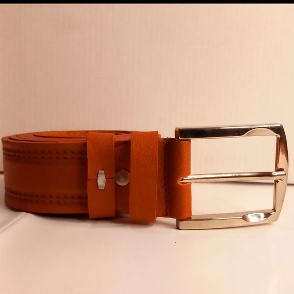 کمربند چرم طبیعی با سگگ زبانه دار و رنگ عسلی