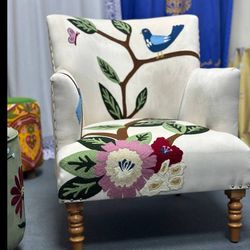 مبل تکی سوزندوزی کرمی پایه چوب خراطی