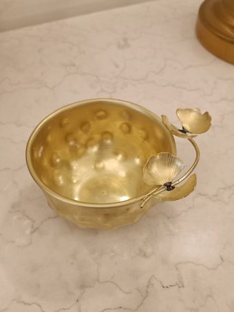 پیاله برگ نیلوفری