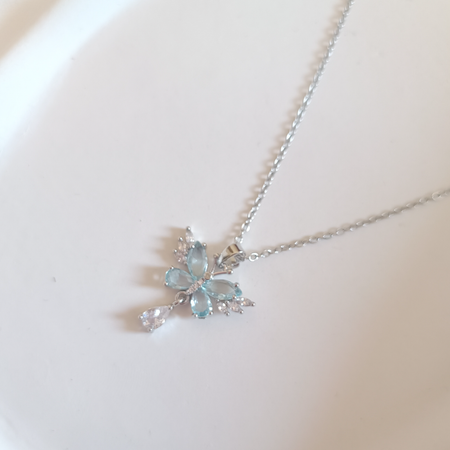 گردنبند جواهری پروانه آبی آسمانی