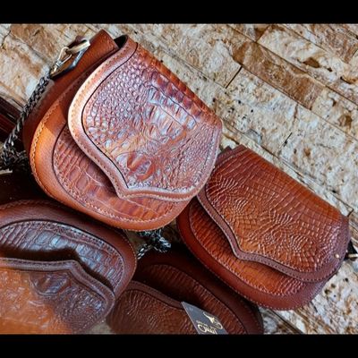 کیف دوشی زنانه چرم طبیعی دست دوز