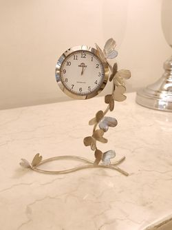 ساعت رومیزی پروانه نقره ای مینیمال