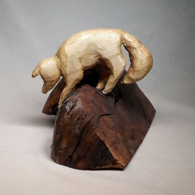 مجسمه‌ی چوبی روباه