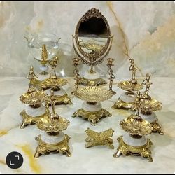 هفت سین برنزی مدل برگ گل بالرین پایه سنگ سفید با سرویس
