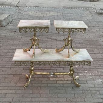 جلو مبلی و عسلی برنزی مدل پایه ماهی چهارگوش با سنگ