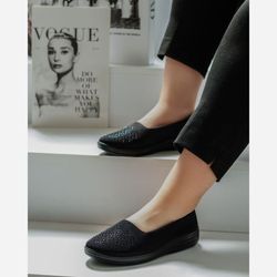 کفش زنانه راحتی مدل تینا برند چکاوک رویه ماکروفایبر نگیندار زیره PU سبک و بادوام