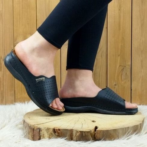 صندل طبی زنانه سوزنی همراهی بی‌نظیر برای سلامت و راحتی پاها