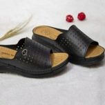 صندل طبی زنانه سوزنی همراهی بی‌نظیر برای سلامت و راحتی پاها