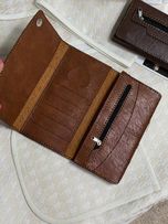 کیف پول  و موبایل چرم دست دوز  سه لت رو زیپ سوگو کد Up25