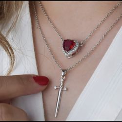 گردنبند قلب و شمشیر