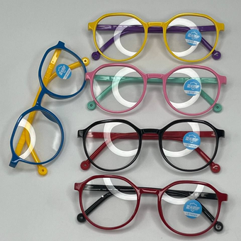 فرم عینک طبی بلوکات بچگانه؛ ترکیبی از حفاظت، راحتی و زیبایی برای چشمان کودک شما