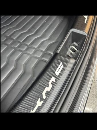 محافظ لبه صندوق عقب چرمی شبرنگ kmc j7