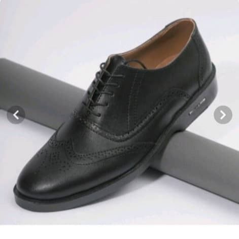 کفش اسپرت چرم رسمی اداری مجلسی مردانه کد125 طرح بروژ Bruges رویه چرم خارجی قالب استاندارد ظریف و بادوام عسلی