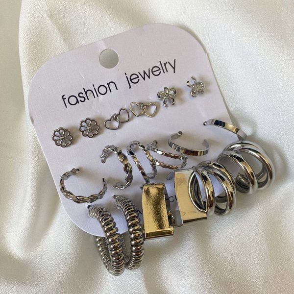 پک گوشواره 9 تایی مدل فشن مربعی