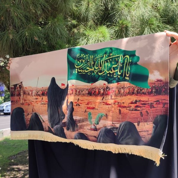 کتیبه علم نمی‌افتد