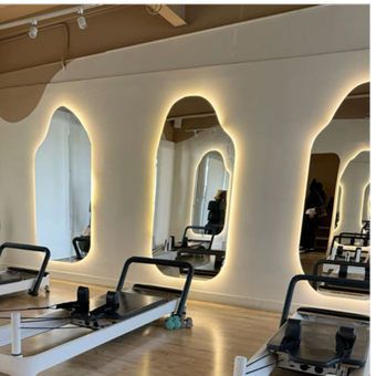 آینه باشگاه مدل دفرمه نامنظم 112.5 در 160 با نصب کامل