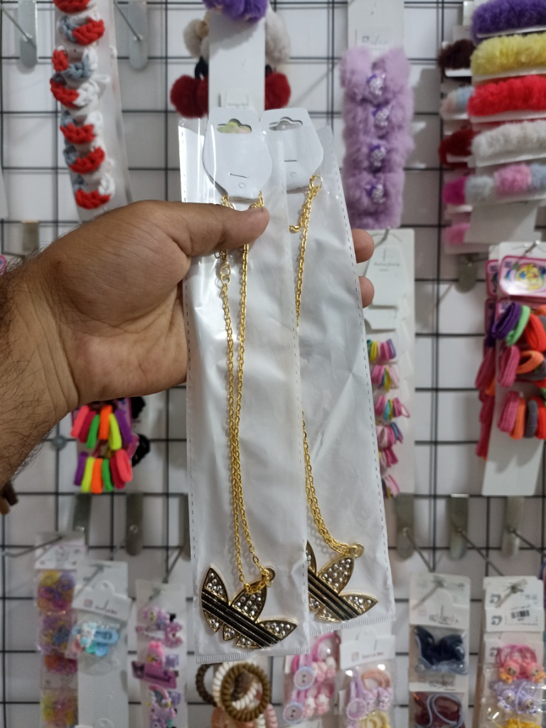 گردنبند آدیداس طرح بزرگ