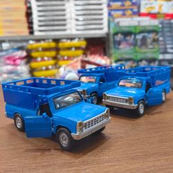 ماشین فلزی نیسان آبی