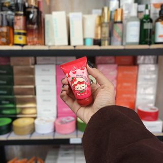 کرم آبرسان دست توت فرنگی Miss fon