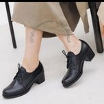 کفش زنانه بنددار پاشنه‌دار طبی رویه چرم بیاله، پاشنه 5 سانت راحت و سبک