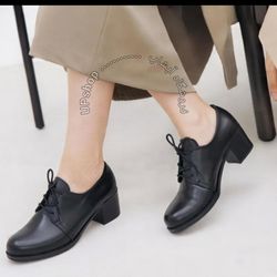 کفش زنانه بنددار پاشنه‌دار طبی رویه چرم بیاله، پاشنه 5 سانتی، سایز 37 تا 40 راحت و سبک