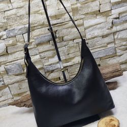 کیف زنانه دوشی مشکی چرم مینیمال
