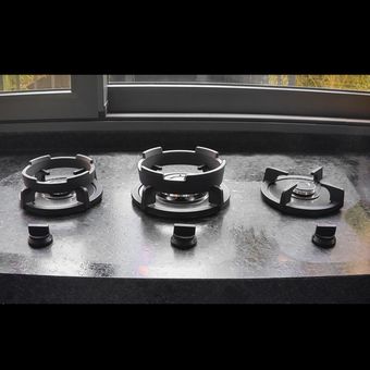 گاز بدون صفحه روی سنگ سه شعله