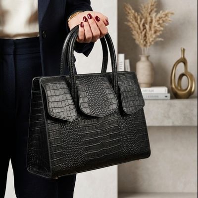 کیف دوشی چرم طبیعی زنانه الماچرم مدل برگ